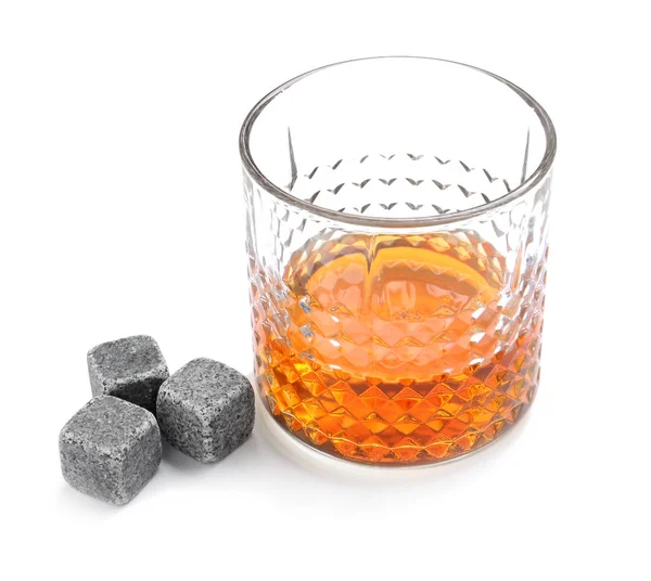 Glas Mit Spirituosen Und Whiskey Steinen Auf Weißem Hintergrund — Stockfoto