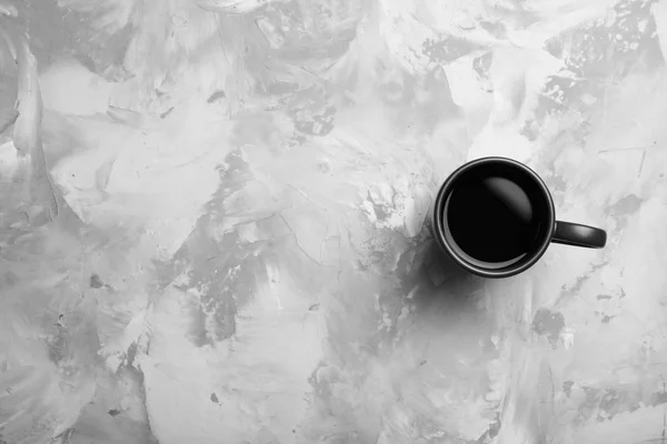 Keramiktasse Mit Heißem Aromatischen Kaffee Auf Grunge Hintergrund Draufsicht — Stockfoto