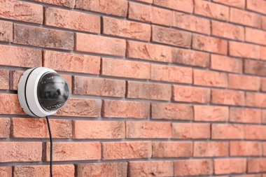 Modern güvenlik Cctv kamera tuğla duvar