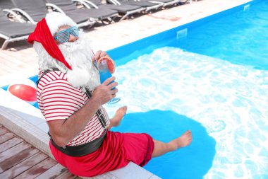 Havuzu Resort yakınındaki kokteyl ile otantik Noel Baba