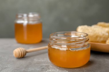 Tablo, tatlı tatlı bal ile cam kavanoz