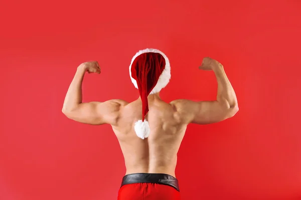 Young Muscular Man Santa Hat Color Background — Stock Photo, Image