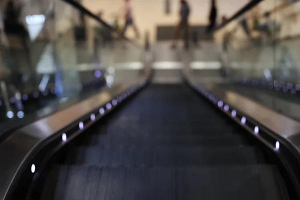 购物中心现代自动扶梯模糊观 — 图库照片
