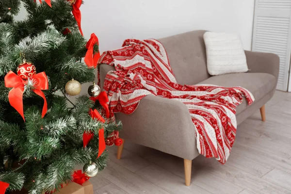 Stylish Living Room Interior Decorated Christmas Tree Comfortable Sofa — Stock Photo, Image