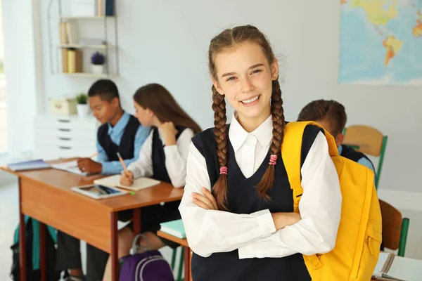 Estudante Adolescente Sala Aula Uniforme Escolar Elegante — Fotografia de Stock