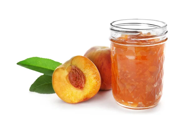 Jar Met Perzik Jam Verse Vruchten Witte Achtergrond — Stockfoto