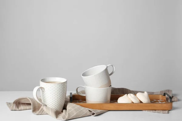 Ceramic Tea Set Tasty Meringues Table — Stock Photo, Image