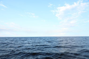 Güzel deniz manzarası görünümünü. Yaz tatili