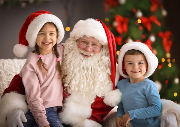 Little Children Sitting Authentic Santa Claus Knees Indoors — Stock Photo, Image