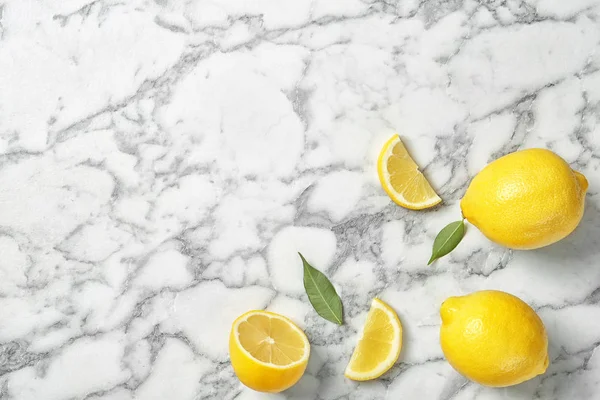 Пласка Композиція Лимонами Мармуровому Фоні — стокове фото