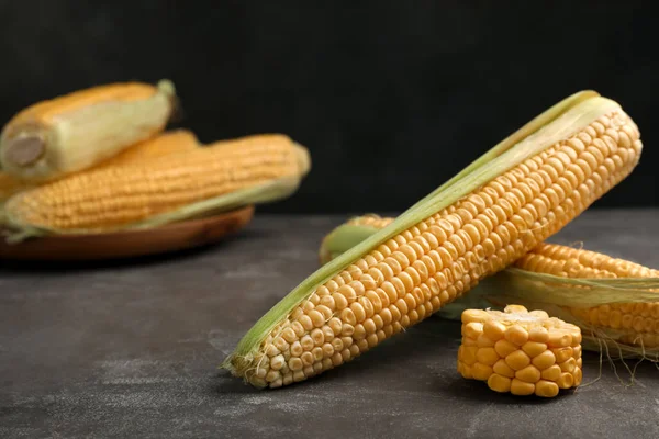 Pai Jagung Matang Lezat Meja Abu Abu — Stok Foto