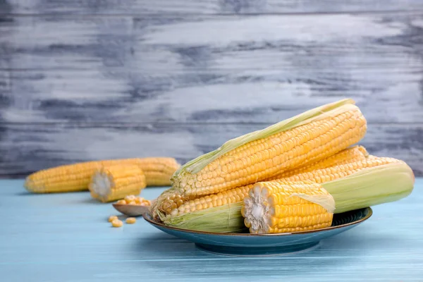 Plate Tasty Sweet Corn Cobs Wooden Table — Stock Photo, Image