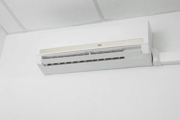 Acondicionador Aire Moderno Pared Blanca Interiores —  Fotos de Stock