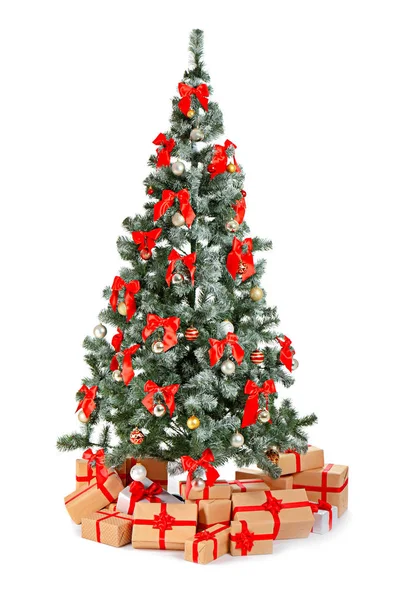 Schöner Weihnachtsbaum Mit Geschenken Auf Weißem Hintergrund Zeit Zum Feiern — Stockfoto