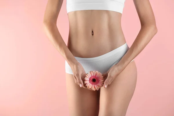 Young Woman Gerbera Flower Color Background Gynecology Concept — Stock Photo, Image