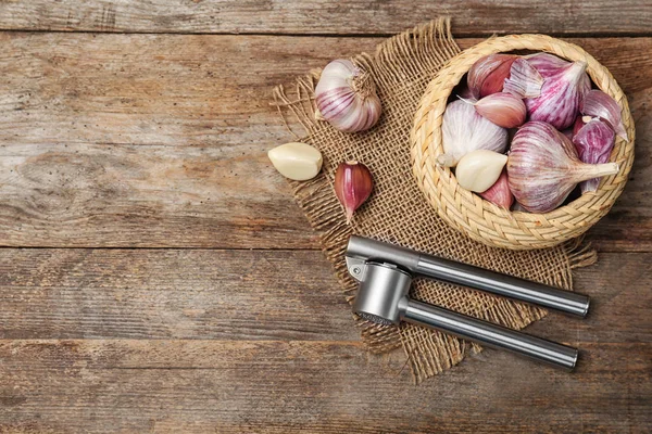 Flat Lay Composition Garlic Press Wooden Table — Stock Photo, Image