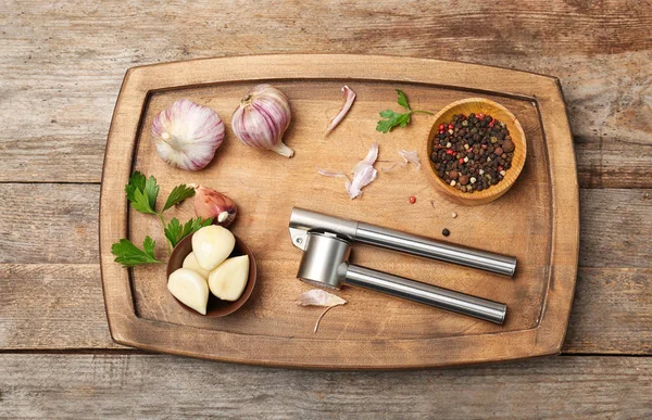 Flat Lay Composition Garlic Press Wooden Table — Stock Photo, Image