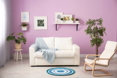 Şık oda içi rahat beyaz kanepe