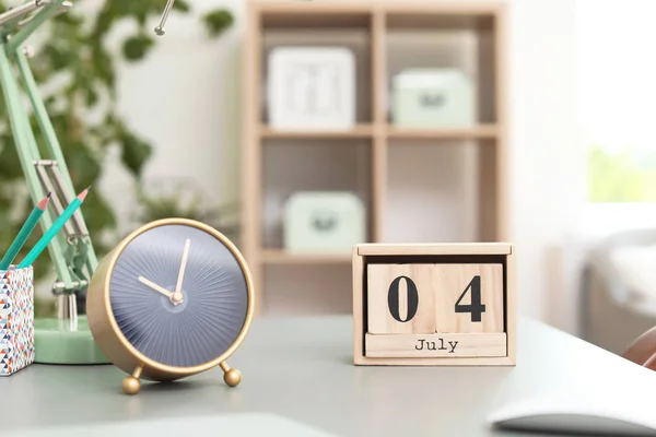 Relógio Alarme Elegante Mesa Escritório Tempo Trabalho — Fotografia de Stock