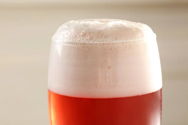 Vaso Cerveza Roja Sabrosa Con Espuma Primer Plano —  Fotos de Stock