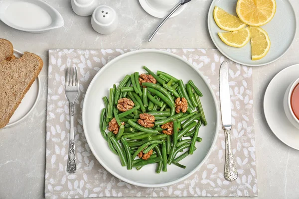 Composition Plate Avec Assiette Salade Haricots Verts Frais Sur Table — Photo