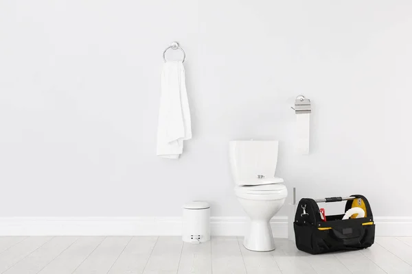 Kit Ferramentas Encanamento Saco Perto Vaso Sanitário Banheiro — Fotografia de Stock