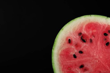 Dilim karpuz siyah arka plan, portre
