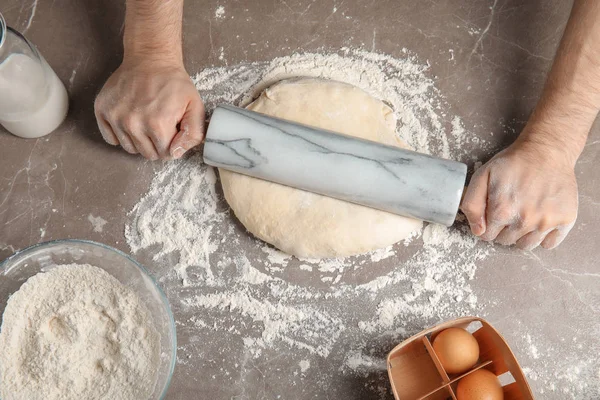 Man Rolling Dough Pizza Table — Stock Photo, Image