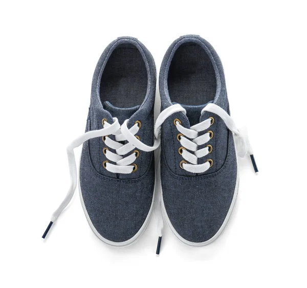 Şık yeni ayakkabı beyaz arka planda, üstten görünüm