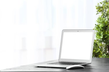 Ev ofis Danışma laptop. Rahat çalışma alanı