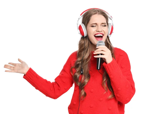Ευτυχισμένη Γυναίκα Τραγουδάει Στο Μικρόφωνο Άσπρο Φόντο Χριστουγεννιάτικη Μουσική — Φωτογραφία Αρχείου