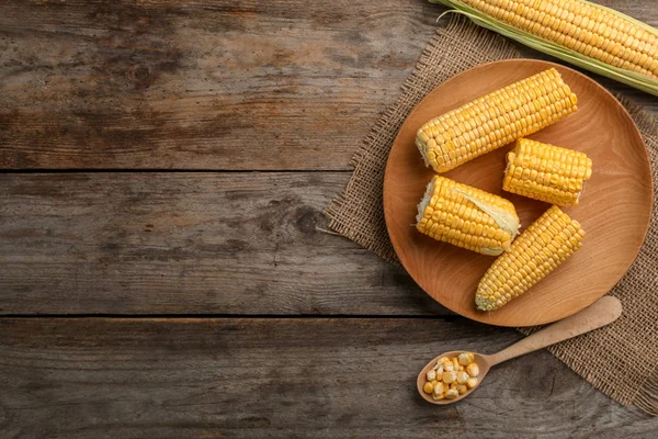 Flat Lay Composition Tasty Sweet Corn Cobs Wooden Background — Stock Photo, Image