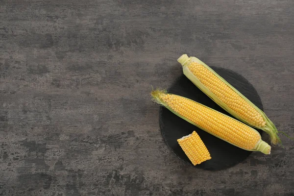 Plate Tasty Sweet Corn Cobs Table Top View — Stock Photo, Image