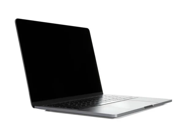 Laptop Dengan Layar Kosong Pada Latar Belakang Putih Teknologi Modern — Stok Foto