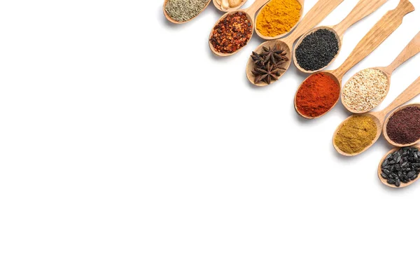 Samenstelling Met Verschillende Aromatische Specerijen Houten Lepels Witte Achtergrond — Stockfoto