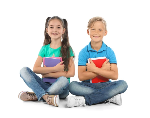 Niños Pequeños Con Útiles Escolares Sobre Fondo Blanco —  Fotos de Stock