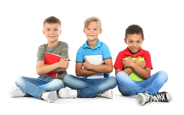 Grupp Små Barn Med Skolan Levererar Vit Bakgrund — Stockfoto