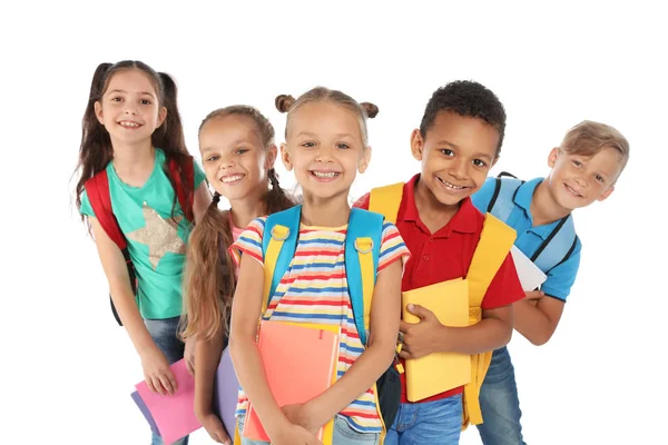 Grupo Crianças Pequenas Com Mochilas Material Escolar Fundo Branco — Fotografia de Stock