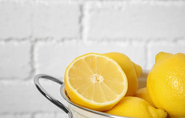 Colander Ripe Lemons Brick Wall — Stock Photo, Image