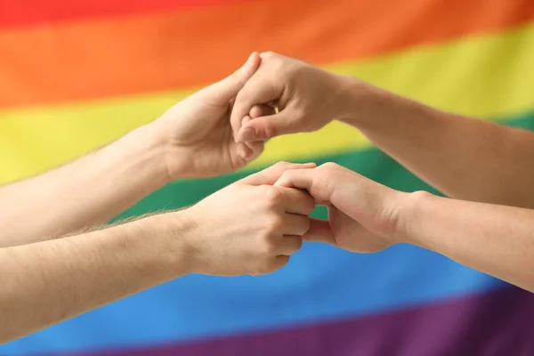 Gay Couple Holding Hands Rainbow Background — Stock Photo, Image