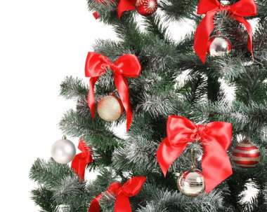 Dekor beyaz arka planda, closeup ile güzel Noel ağacı. Kutlama zamanı