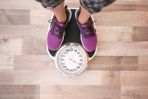 Woman Measuring Her Weight Using Scales Floor Top View — Stock Photo, Image