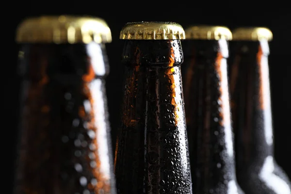 Många Flaskor Mörk Bakgrund Närbild Visa — Stockfoto