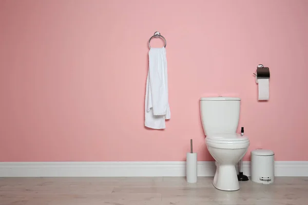 Nieuwe Keramische Toiletpot Moderne Badkamer Met Ruimte Voor Tekst — Stockfoto