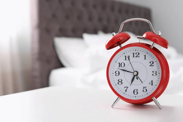 Reloj Despertador Mesa Del Dormitorio Hora Despertar — Foto de Stock