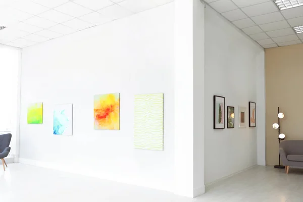 Lege Zaal Van Moderne Kunstgalerie Met Exposities — Stockfoto