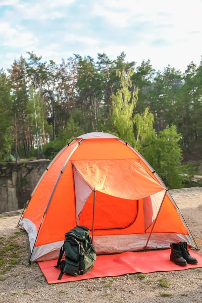 Tenda Acampamento Acessórios Deserto Dia Verão — Fotografia de Stock