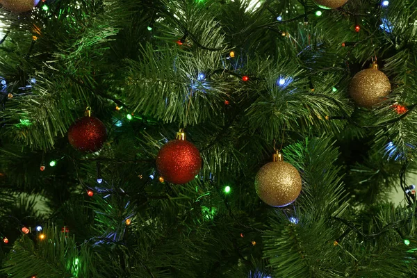 Árbol Abeto Con Decoración Festiva Brillantes Luces Navidad Como Fondo —  Fotos de Stock