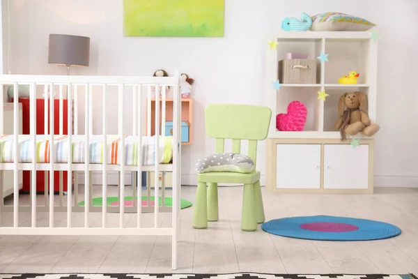 Babyzimmer Innenausstattung Mit Komfortablem Kinderbett — Stockfoto