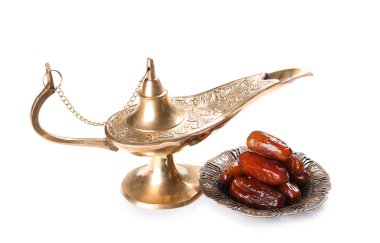 Aladdin lambayı ve tarihleri, üzerinde beyaz izole